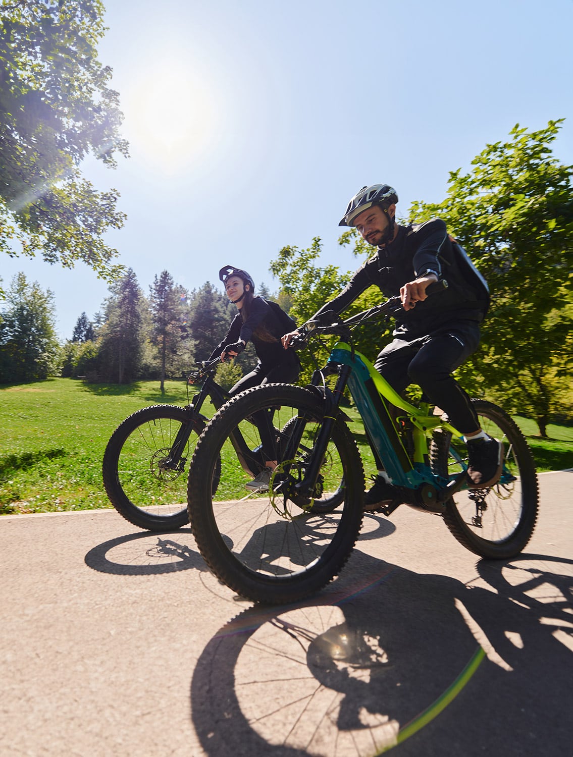 a-blissful-couple-cycling-cropped